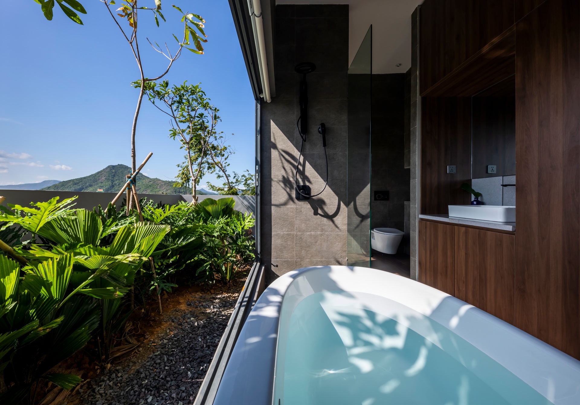 Căn nhà phố 4 tầng hóa thành resort 5 sao xanh mướt tại Khánh Hòa - 13 Căn nhà phố 4 tầng hóa thành resort 5 sao xanh mướt tại Khánh Hòa - 13