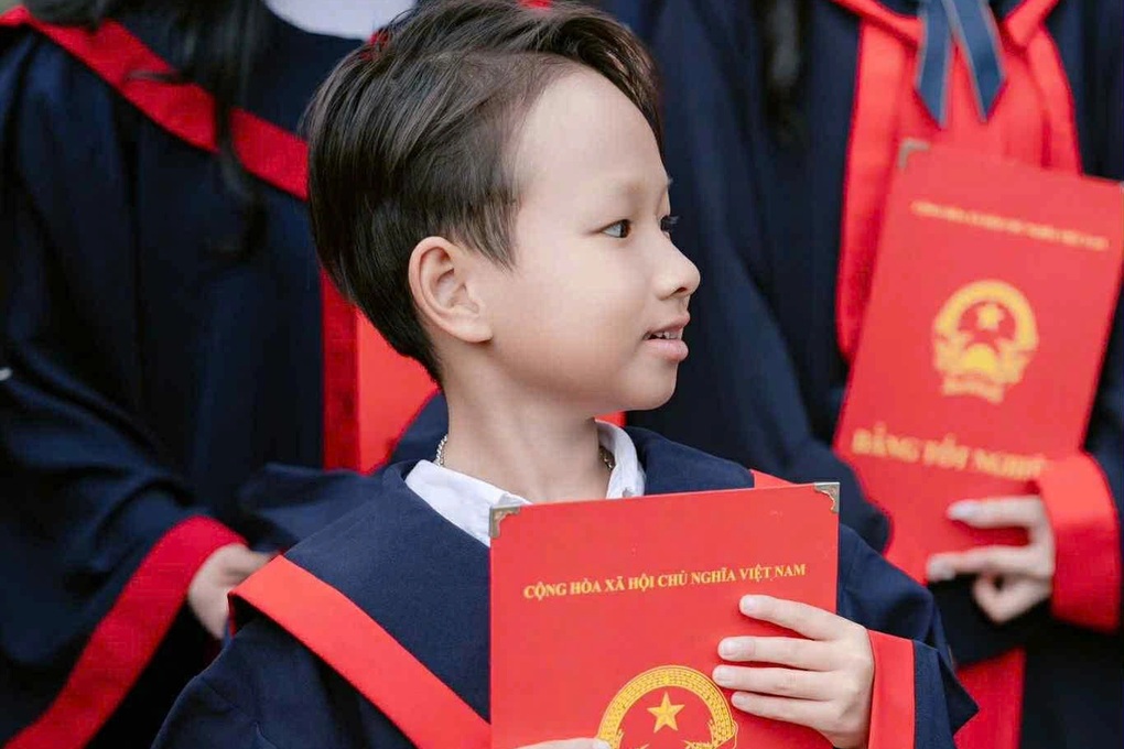ผู้คุมสอบเข้าใจผิดคิดว่าผู้สมัครสอบเป็นเด็กประถมที่หลงทาง - 3 Thí sinh dự thi bị giám thị nhầm là học sinh tiểu học... đi lạc - 3
