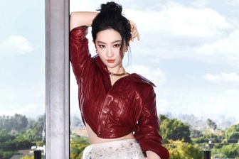 Lưu Diệc Phi khoe eo thon hiếm thấy sau khi ăn kiêng, tập luyện nghiêm ngặt