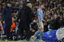 De Bruyne bực tức, thể hiện thái độ với HLV Pep Guardiola