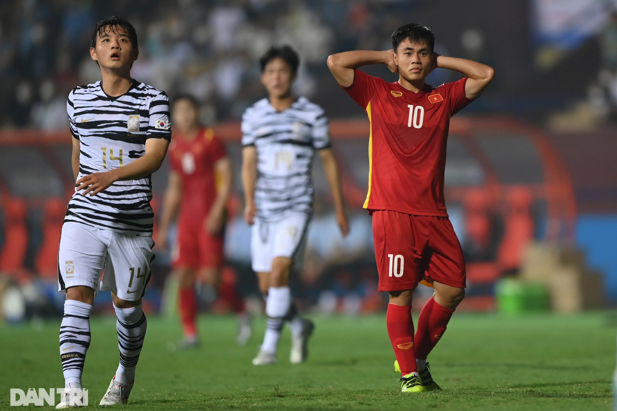 Chảo lửa Việt Trì phủ kín 20.000 khán giả, dậy sóng cổ vũ U23 Việt Nam - 19 Chảo lửa Việt Trì phủ kín 20.000 khán giả, dậy sóng cổ vũ U23 Việt Nam - 19