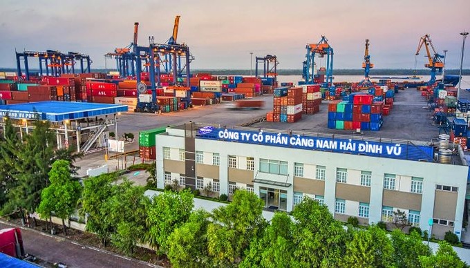 Sáu cẩu trục Panamax STS sắp tới sẽ được trang bị cho cảng Nam Đình Vũ và Nam Hải Đình Vũ (Tp. Hải Phòng).