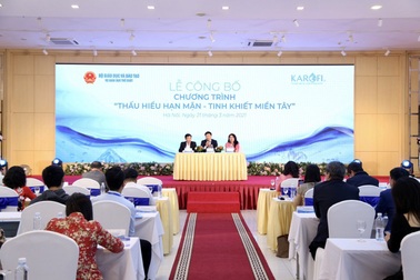 Tặng 300 máy chuyên lọc nước nhiễm mặn cho các em học sinh trong mùa hạn mặn