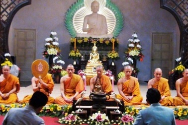 Hoàng gia Thái Lan tổ chức Lễ Dâng y tại cố đô Huế