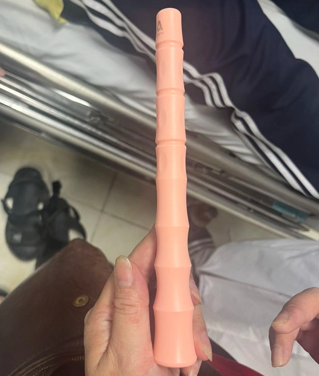 Nam sinh Hà Nội bị kẹt dụng cụ dài tới 30cm trong hậu môn - 1 Nam sinh Hà Nội bị kẹt dụng cụ dài tới 30cm trong hậu môn - 1