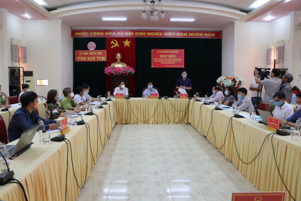 Tỉnh Kon Tum nói gì về vụ phá rừng khủng khiến dư luận ngỡ ngàng? - 1 Tỉnh Kon Tum nói gì về vụ phá rừng khủng khiến dư luận ngỡ ngàng? - 1