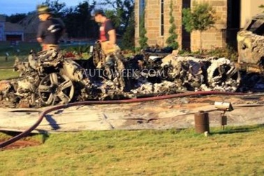 Xe hybrid sạc điện bị nghi gây cháy gara ở Mỹ