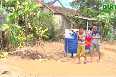 Cấp nước sạch miến phí cho người dân vùng hạn hán, xâm nhập mặn