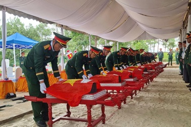 Hành trình đưa 12 người lính trở về sau hàng chục năm nằm lại giữa rừng sâu