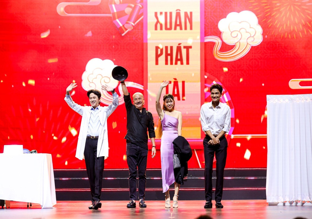 Hoài Linh làm bác sĩ, Xuân Bắc - Tự Long nói xấu vợ trên sân khấu - 1 Hoài Linh làm bác sĩ, Xuân Bắc - Tự Long nói xấu vợ trên sân khấu - 1