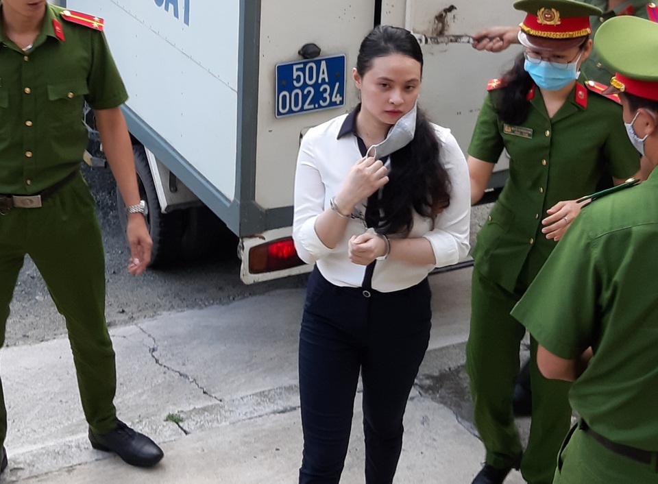 Hot girl Ngọc Miu cùng nhân tình hầu tòa - 1 Hot girl Ngọc Miu cùng nhân tình hầu tòa - 1