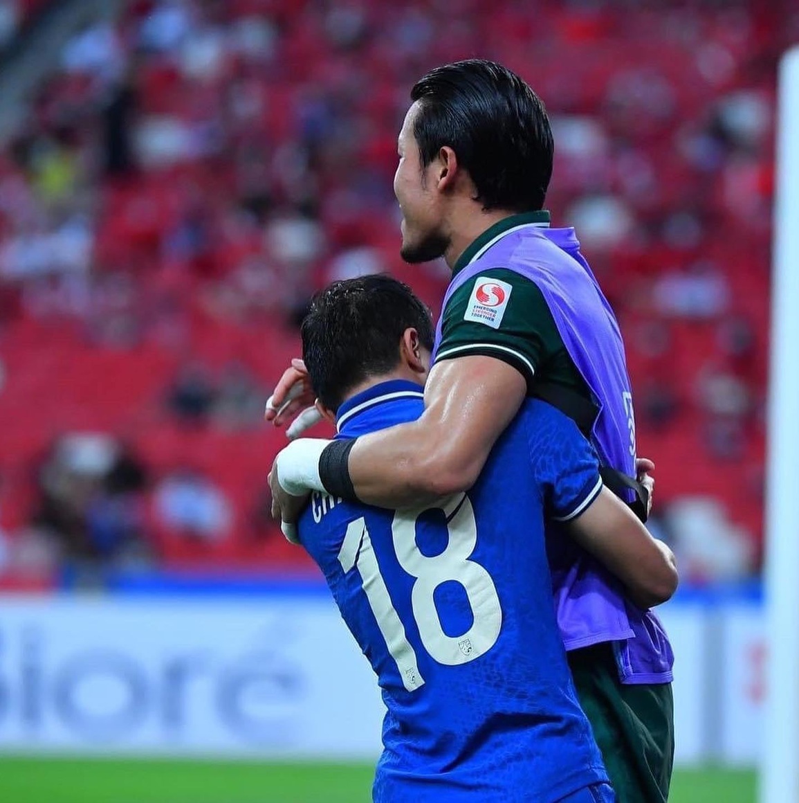 Thủ môn Thái Lan nén nỗi đau mất cha để đá chung kêt AFF Cup 2020 - 2 Thủ môn Thái Lan nén nỗi đau mất cha để đá chung kêt AFF Cup 2020 - 2