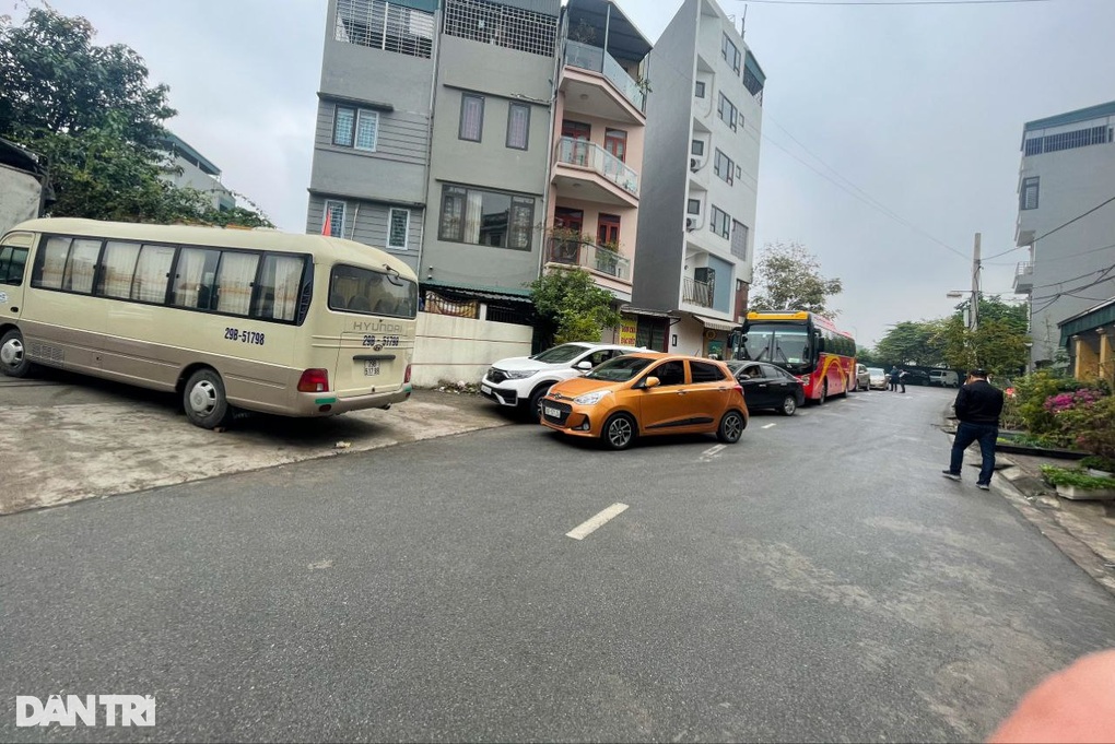 Chủ xe xếp hàng 3 ngày, đăng kiểm 4 lần vẫn trượt - 3 Chủ xe xếp hàng 3 ngày, đăng kiểm 4 lần vẫn trượt - 3