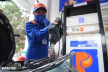 Giá xăng dầu bật tăng, có loại tăng hơn 400 đồng/lít