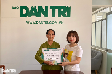 Người mẹ già nuôi 2 con tâm thần được hỗ trợ tiền để xây nhà mới