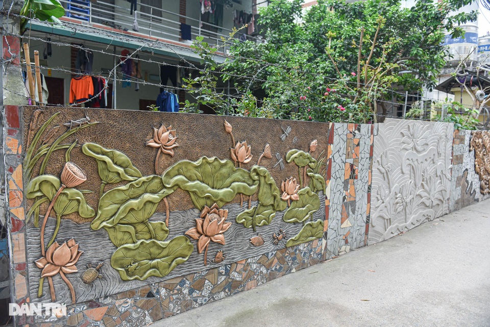 Biến đồ phế thải thành tác phẩm nghệ thuật trên con đường làng ở Hà Nội - 11