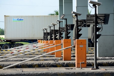 Cao tốc TPHCM - Trung Lương đầy rác, trạm thu phí hoen rỉ