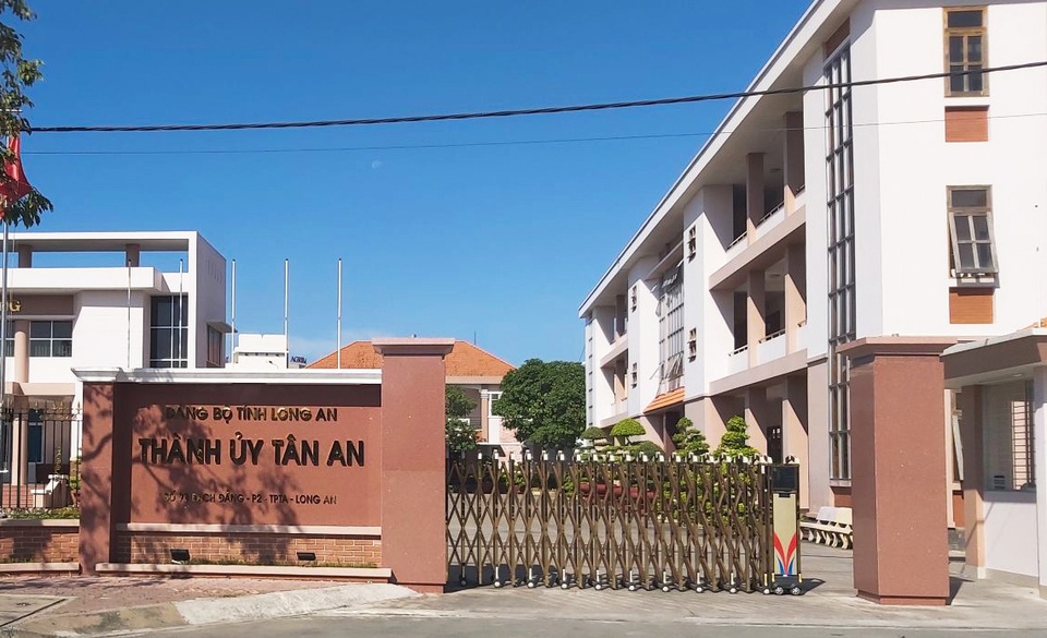 Chủ nhiệm Ủy ban Kiểm tra Thành ủy bị tố không có bằng cấp 3 - 1 Chủ nhiệm Ủy ban Kiểm tra Thành ủy bị tố không có bằng cấp 3 - 1