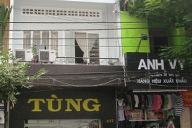 Hàng chục cảnh sát giải cứu cô gái đòi nhảy lầu