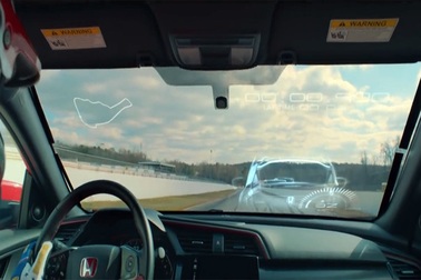 Hết trò "nghịch", Honda mang Civic Type-R đua cùng game