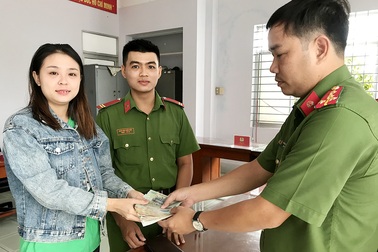 Trung sĩ công an trả lại gần 10 triệu đồng nhặt được