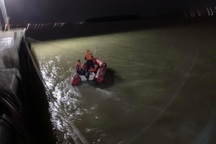 Cô gái trẻ nhảy cầu tự vẫn trong đêm