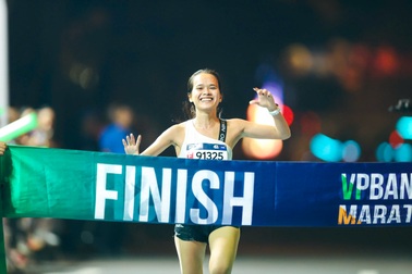 Phạm Thị Hồng Lệ vô địch giải chạy đêm tại TPHCM