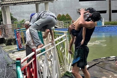 Bé gái 5 tuổi ngạt nước trong hồ cảnh quan chung cư ở TPHCM