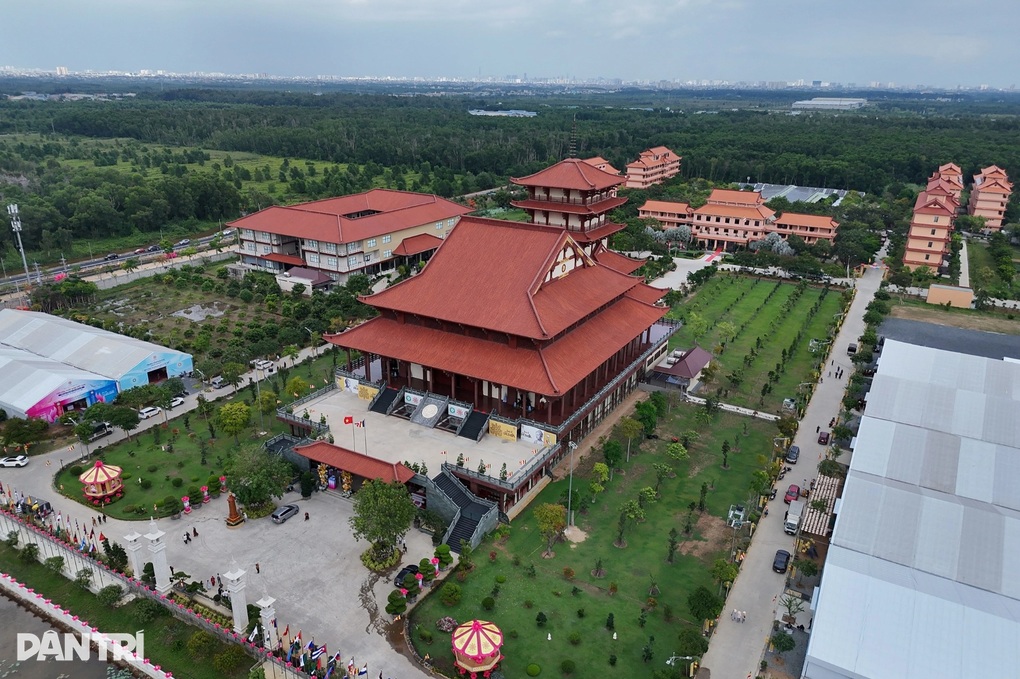 Khai mạc triển lãm Phật giáo, thượng đại Phật kỳ 500m2 vào sáng 5/5 - 1 Khai mạc triển lãm Phật giáo, thượng đại Phật kỳ 500m2 vào sáng 5/5 - 1