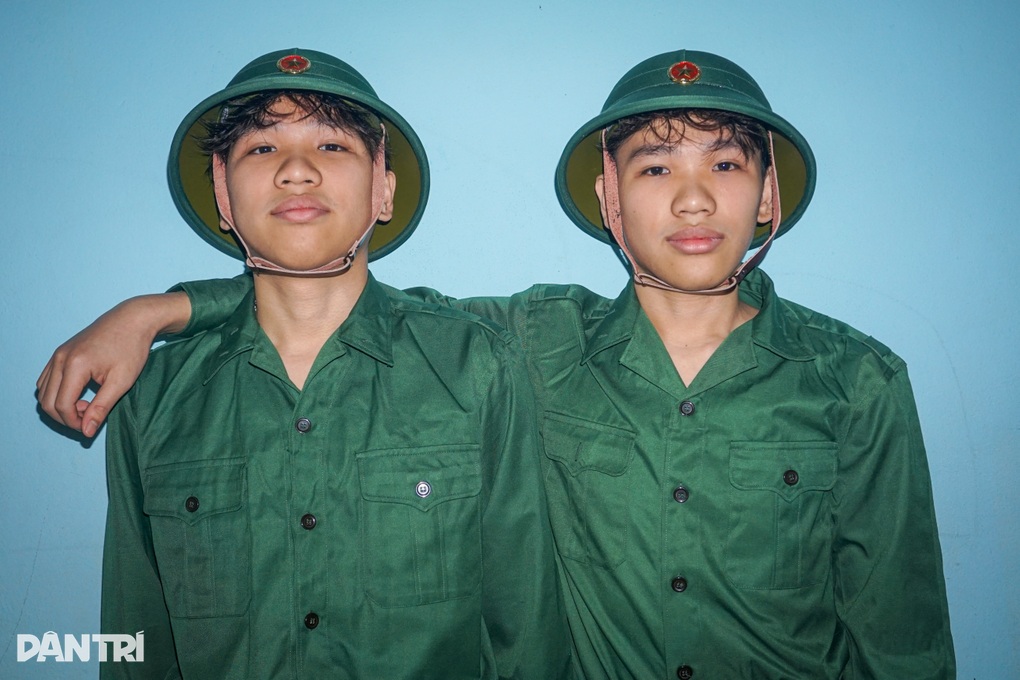 Mong ước của anh em song sinh ở Đà Nẵng khi tình nguyện nhập ngũ - 1 Mong ước của anh em song sinh ở Đà Nẵng khi tình nguyện nhập ngũ - 1