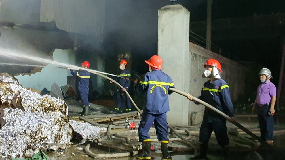 Xưởng giấy tại Hải Phòng cháy lớn - 3 Xưởng giấy tại Hải Phòng cháy lớn - 3