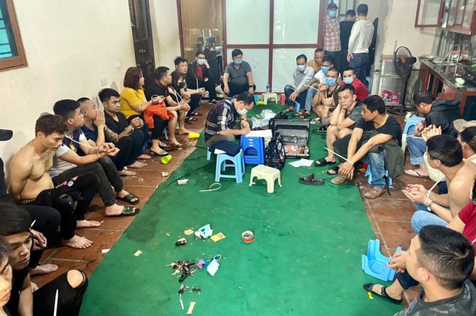 Sới bạc ở Hà Nội hoạt động 2 ca mỗi ngày - 1 Sới bạc ở Hà Nội hoạt động 2 ca mỗi ngày - 1
