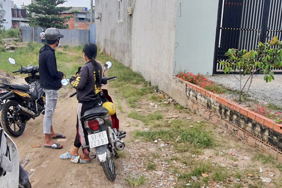 Cặp vợ chồng ở TPHCM bị cướp xe máy sau khi rao bán trên mạng xã hội - 2 Cặp vợ chồng ở TPHCM bị cướp xe máy sau khi rao bán trên mạng xã hội - 2