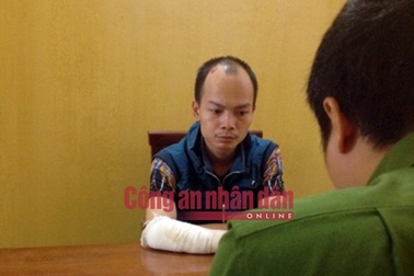 Phía sau vụ dùng xăng đốt nhà, đâm hai người bị thương