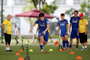 Vì sao Công Phượng bị HLV Park Hang Seo nhắc nhở riêng?