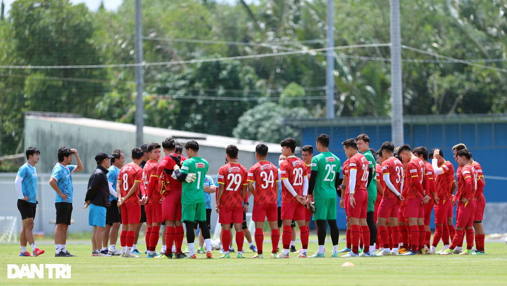 Hùng Dũng và Văn Thanh tái xuất ở buổi tập của đội tuyển Việt Nam - 1 Hùng Dũng và Văn Thanh tái xuất ở buổi tập của đội tuyển Việt Nam - 1
