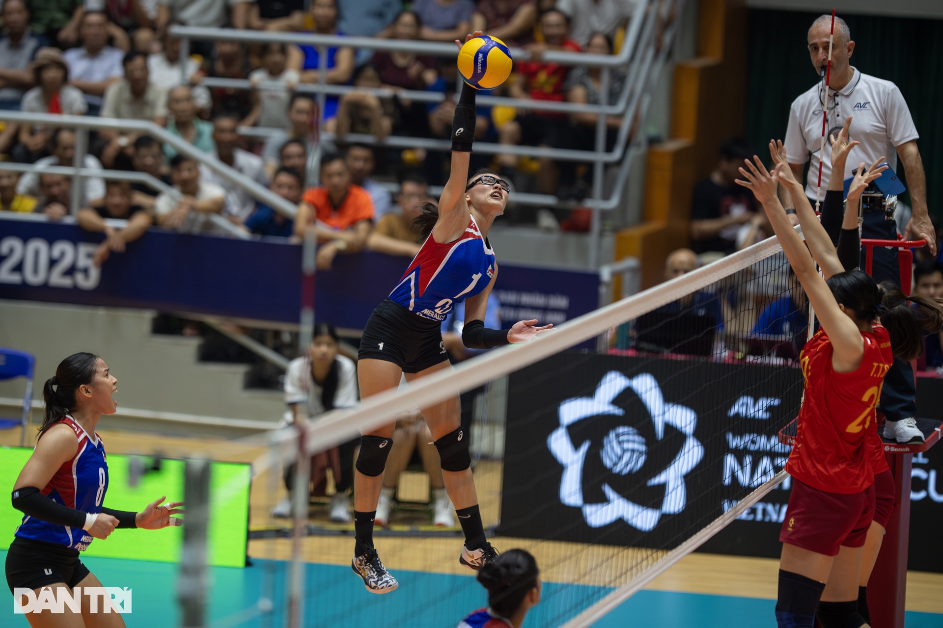 Thắng dễ Philippines, bóng chuyền nữ Việt Nam vô địch giải AVC Nations Cup - 13 Thắng dễ Philippines, bóng chuyền nữ Việt Nam vô địch giải AVC Nations Cup - 13
