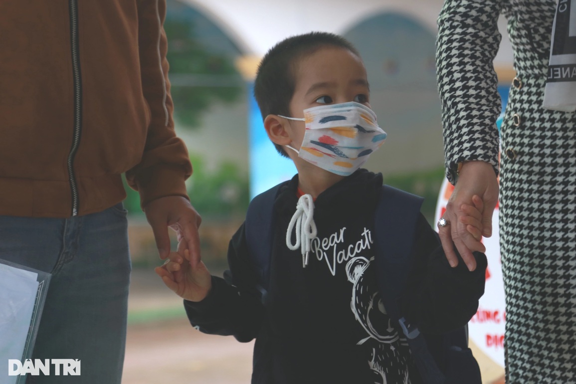 Vượt bão Covid-19, trẻ Mầm non ngày đầu trở lại trường học tập - 8