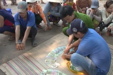Bắt "sòng bạc" 13 đối tượng chủ yếu là phụ nữ