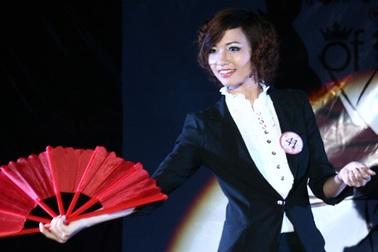 Xem màn ảo thuật thú vị của nữ sinh ĐH Luật