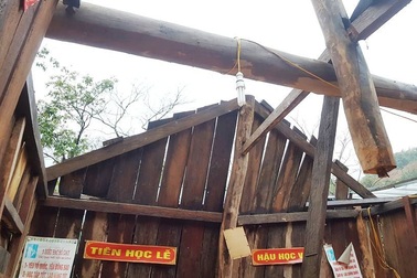 Trường học tan tác sau trận bão lốc trong đêm