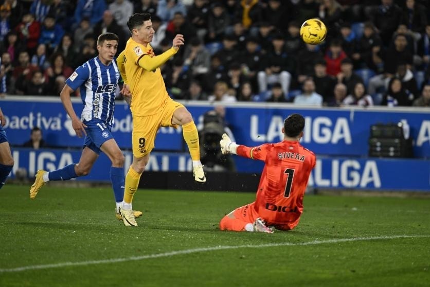 Barcelona tiếp mạch thắng, Girona mất ngôi đầu bảng vào tay Real Madrid - 1