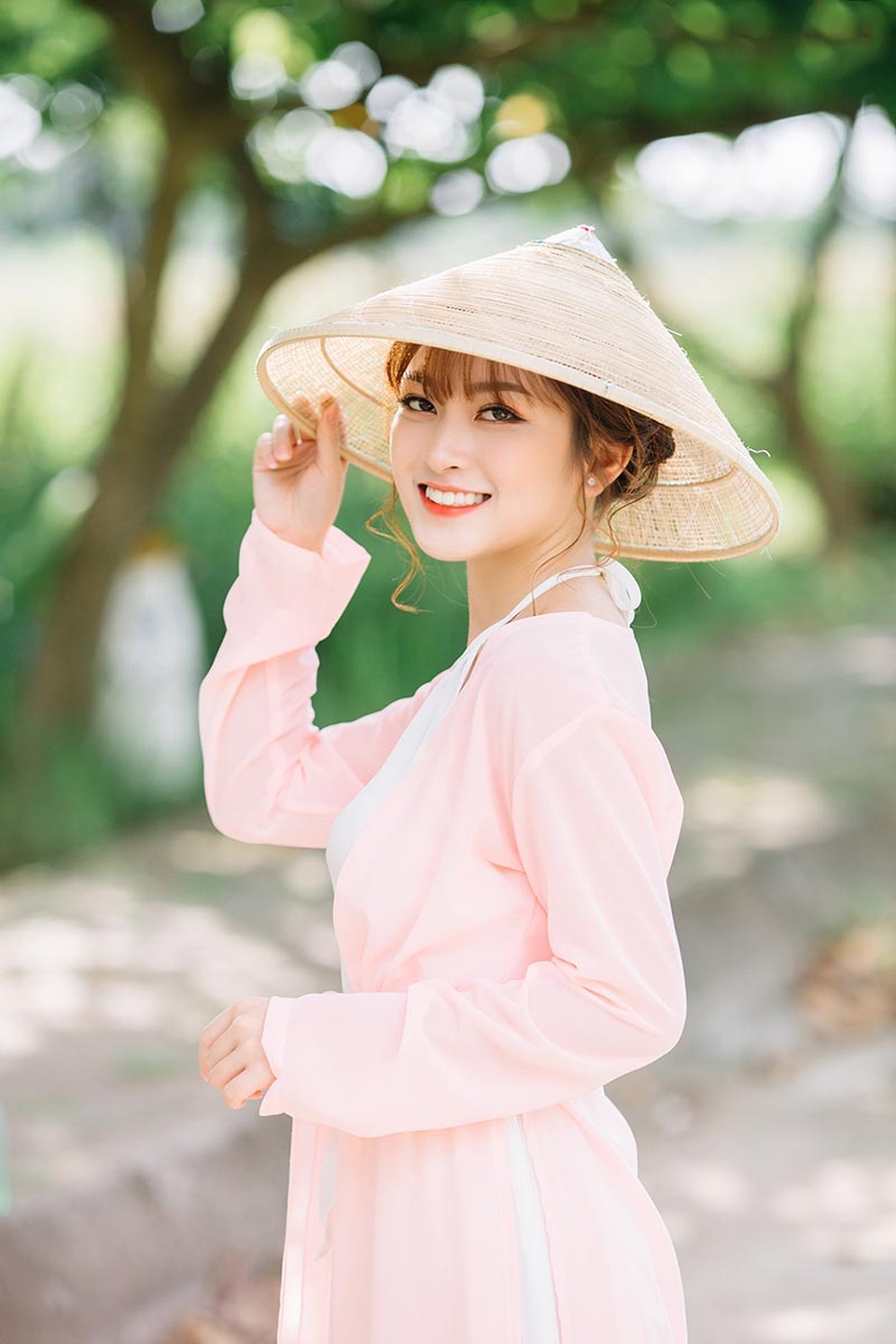 Nét duyên thầm của thiếu nữ quê quan họ Bắc Ninh trong bộ áo yếm - 8 Nét duyên thầm của thiếu nữ quê quan họ Bắc Ninh trong bộ áo yếm - 8