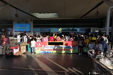 Du khách thở phào vì sẽ được về nước