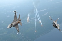 Tiêm kích Mỹ bắn pháo sáng đuổi máy bay lạ trên sân golf của ông Trump