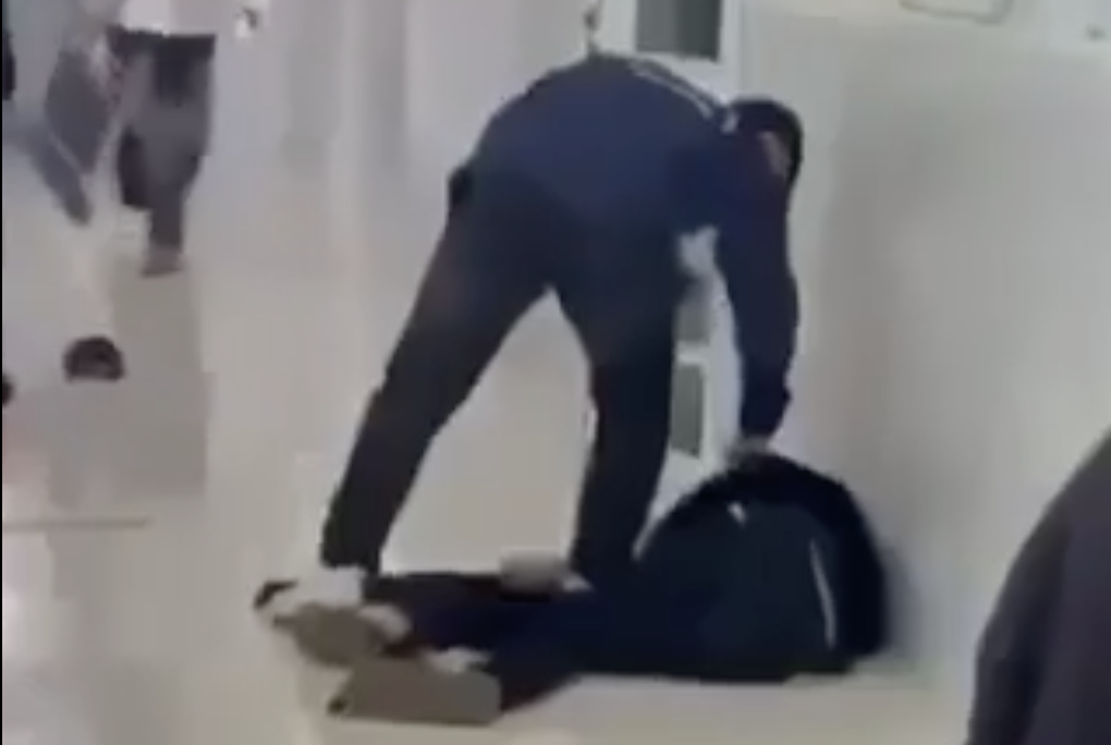 Nam sinh Đại học Tài nguyên và Môi trường bị đánh hội đồng tại lớp - 1 Nam sinh Đại học Tài nguyên và Môi trường bị đánh hội đồng tại lớp - 1