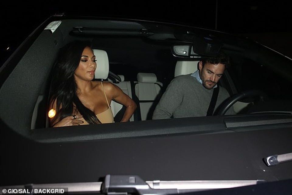 Nicole Scherzinger bốc lửa bên bồ trẻ - 6 Nicole Scherzinger bốc lửa bên bồ trẻ - 6