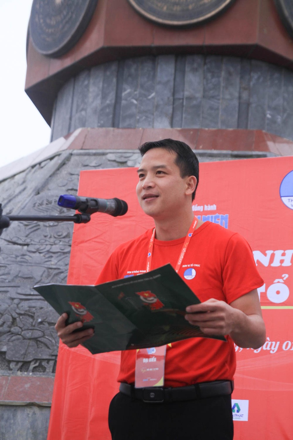 Lễ chào cờ đặc biệt tại cột cờ Lũng Cú mang thông điệp của 150.000 thanh niên - 1 Lễ chào cờ đặc biệt tại cột cờ Lũng Cú mang thông điệp của 150.000 thanh niên - 1