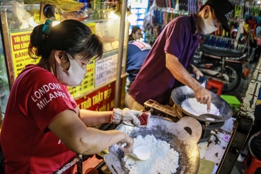 Ấm áp tình người ở quán cơm cháy của vợ chồng câm điếc