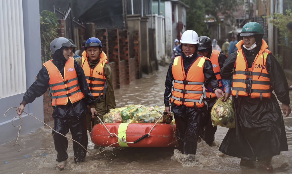 68 người chết và mất tích, gần 9.000 tỷ đồng mất trắng trong mưa lũ - 1